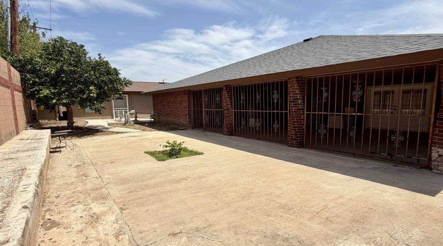 440 General Franco Dr, Laredo, Texas 78046, 3 Bedrooms Bedrooms, 8 Rooms Rooms,4 BathroomsBathrooms,Residential,For Sale,440 General Franco Dr,20264049