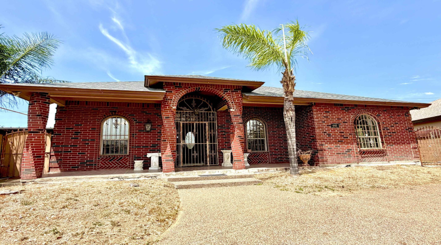 440 General Franco Dr, Laredo, Texas 78046, 3 Bedrooms Bedrooms, 8 Rooms Rooms,4 BathroomsBathrooms,Residential,For Sale,440 General Franco Dr,20264049