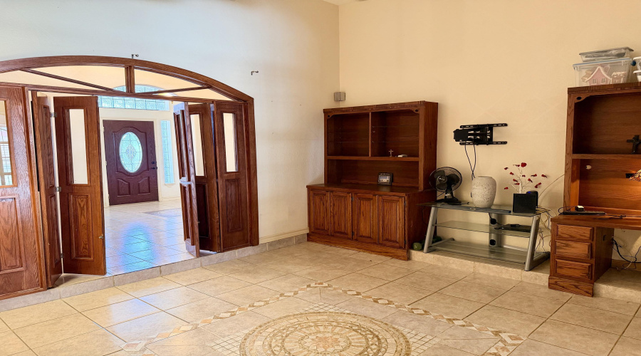 440 General Franco Dr, Laredo, Texas 78046, 3 Bedrooms Bedrooms, 8 Rooms Rooms,4 BathroomsBathrooms,Residential,For Sale,440 General Franco Dr,20264049