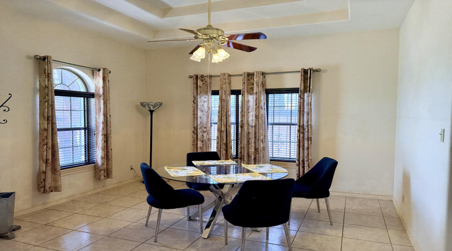 440 General Franco Dr, Laredo, Texas 78046, 3 Bedrooms Bedrooms, 8 Rooms Rooms,4 BathroomsBathrooms,Residential,For Sale,440 General Franco Dr,20264049