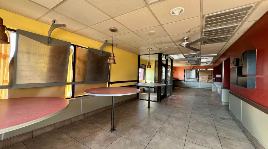3501 San Dario Ave, LAREDO, Texas 78041, 1 Room Rooms,2 BathroomsBathrooms,Commercial retail/office,For Rent,3501 San Dario Ave,20264055
