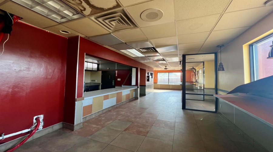 3501 San Dario Ave, LAREDO, Texas 78041, 1 Room Rooms,2 BathroomsBathrooms,Commercial retail/office,For Rent,3501 San Dario Ave,20264055