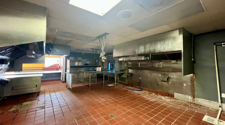 3501 San Dario Ave, LAREDO, Texas 78041, 1 Room Rooms,2 BathroomsBathrooms,Commercial retail/office,For Rent,3501 San Dario Ave,20264055