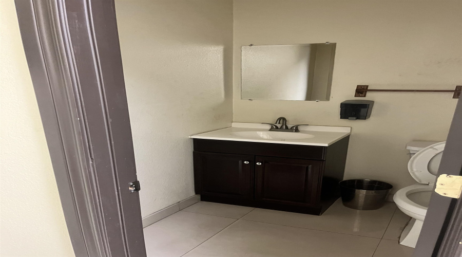 5305 Santa Maria Ave, Laredo, Texas 78046, 1 Room Rooms,2 BathroomsBathrooms,Commercial retail/office,For Rent,5305 Santa Maria Ave,20264057