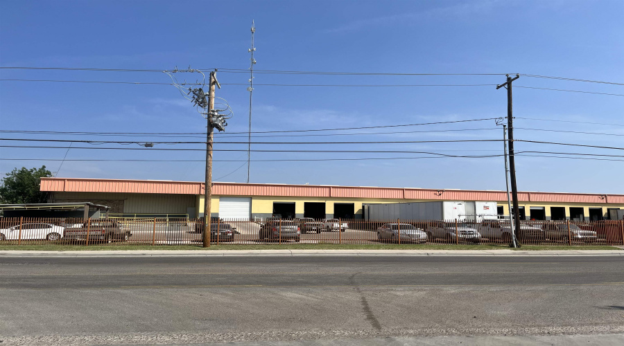 5305 Santa Maria Ave, Laredo, Texas 78046, 1 Room Rooms,2 BathroomsBathrooms,Commercial retail/office,For Rent,5305 Santa Maria Ave,20264057