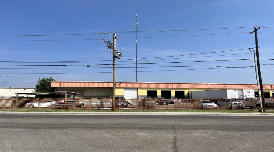 5305 Santa Maria Ave, Laredo, Texas 78046, 1 Room Rooms,2 BathroomsBathrooms,Commercial retail/office,For Rent,5305 Santa Maria Ave,20264057