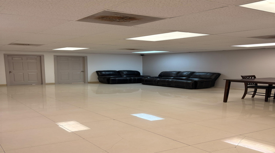 5305 Santa Maria Ave, Laredo, Texas 78046, 1 Room Rooms,2 BathroomsBathrooms,Commercial retail/office,For Rent,5305 Santa Maria Ave,20264057