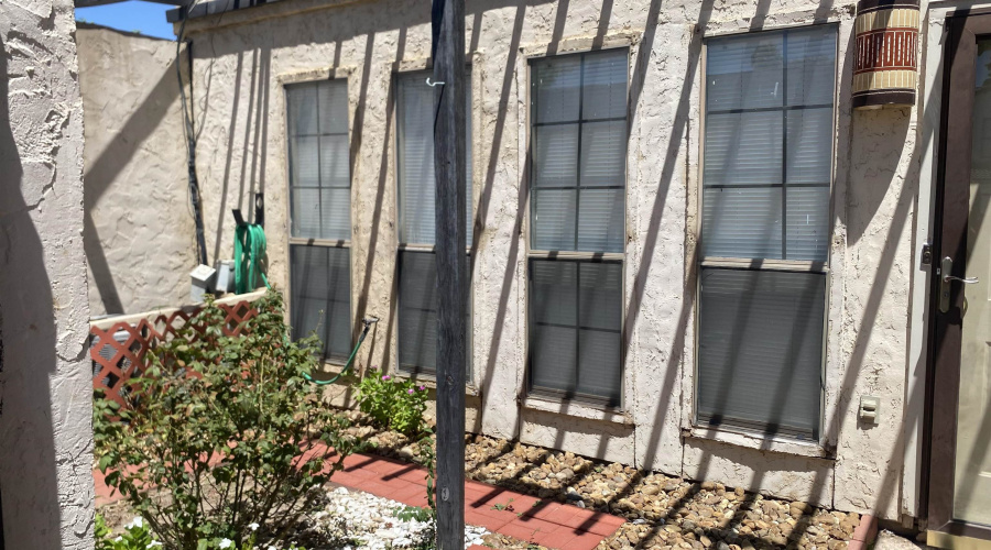 101 W Del Mar Blvd, Laredo, Texas 78041, 3 Bedrooms Bedrooms, 5 Rooms Rooms,2 BathroomsBathrooms,Residential,For Rent,101 W Del Mar Blvd,20264056