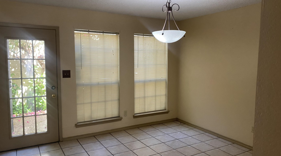 101 W Del Mar Blvd, Laredo, Texas 78041, 3 Bedrooms Bedrooms, 5 Rooms Rooms,2 BathroomsBathrooms,Residential,For Rent,101 W Del Mar Blvd,20264056