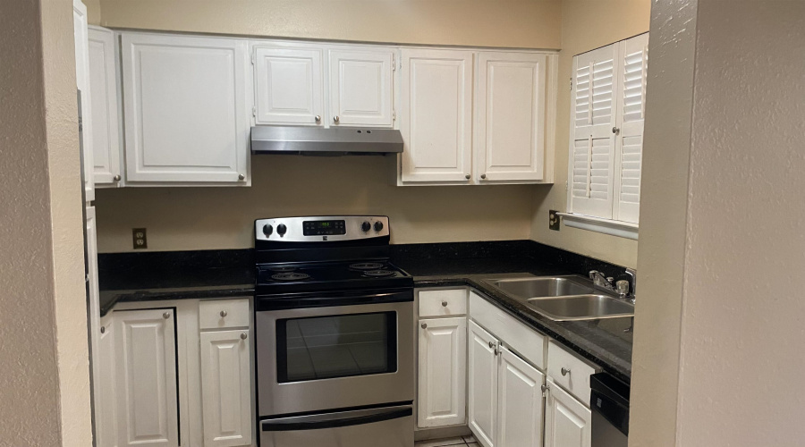 101 W Del Mar Blvd, Laredo, Texas 78041, 3 Bedrooms Bedrooms, 5 Rooms Rooms,2 BathroomsBathrooms,Residential,For Rent,101 W Del Mar Blvd,20264056