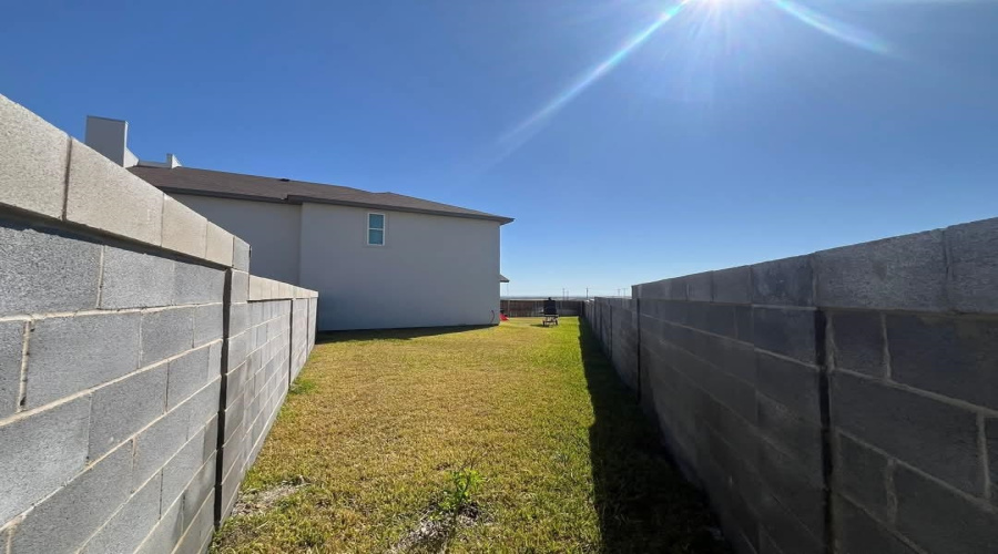 711 Solaz Dr., Laredo, Texas 78045, 3 Bedrooms Bedrooms, 7 Rooms Rooms,2 BathroomsBathrooms,Residential,For Rent,711 Solaz Dr.,20264059