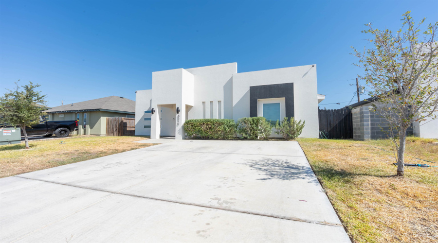 6520 Adenia Loop, Laredo, Texas 78043, 3 Bedrooms Bedrooms, 5 Rooms Rooms,2 BathroomsBathrooms,Residential,For Sale,6520 Adenia Loop,20264061