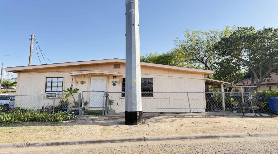 1409 Alamo St, LAREDO, Texas 78040, ,Multi-family,For Sale,1409 Alamo St,20264058
