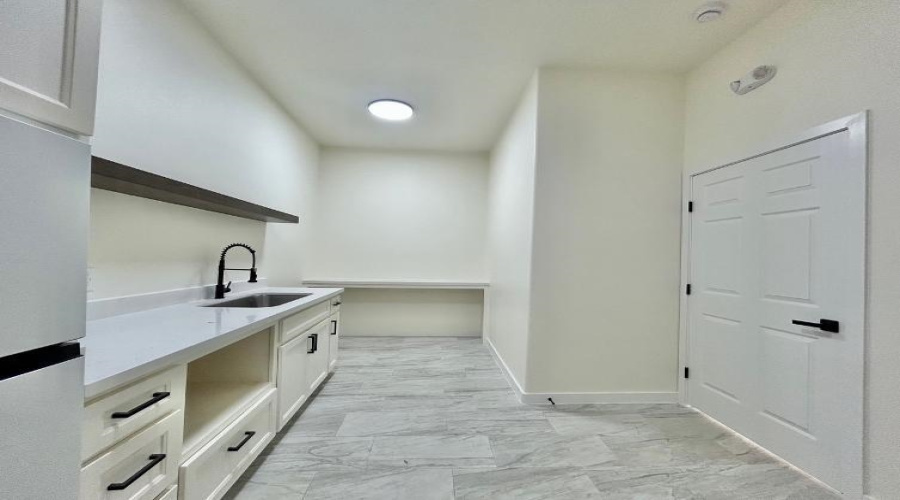 1113 San Bernardo Ave, Laredo, Texas 78040, 1 Room Rooms,2 BathroomsBathrooms,Commercial retail/office,For Rent,1113 San Bernardo Ave,20264066