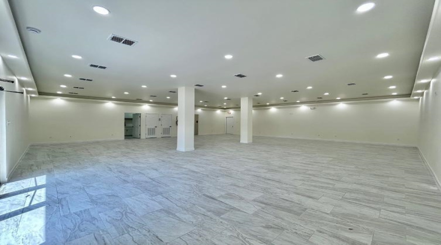 1113 San Bernardo Ave, Laredo, Texas 78040, 1 Room Rooms,2 BathroomsBathrooms,Commercial retail/office,For Rent,1113 San Bernardo Ave,20264066