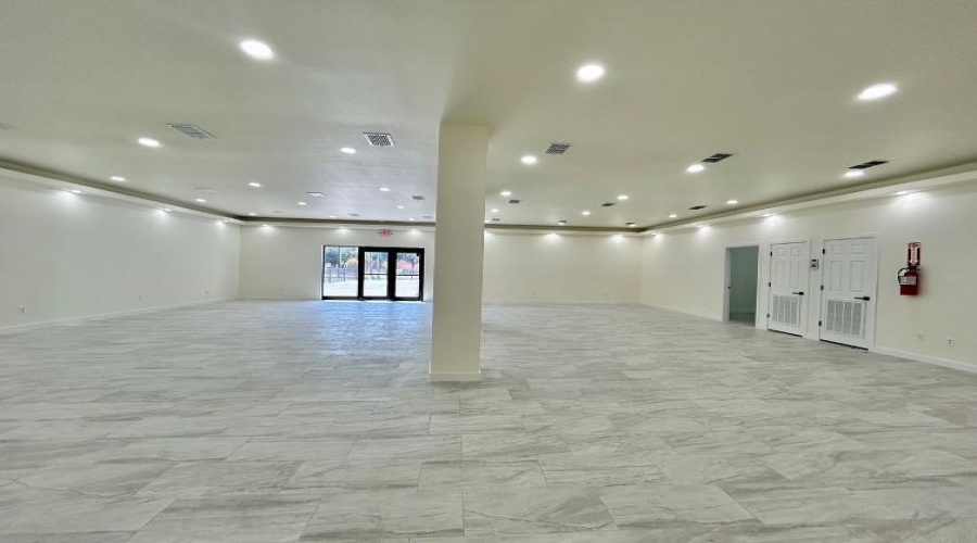 1113 San Bernardo Ave, Laredo, Texas 78040, 1 Room Rooms,2 BathroomsBathrooms,Commercial retail/office,For Rent,1113 San Bernardo Ave,20264066