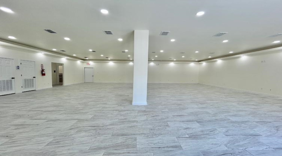 1113 San Bernardo Ave, Laredo, Texas 78040, 1 Room Rooms,2 BathroomsBathrooms,Commercial retail/office,For Rent,1113 San Bernardo Ave,20264066
