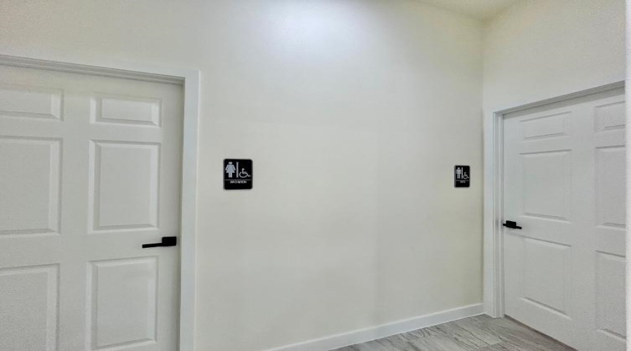 1113 San Bernardo Ave, Laredo, Texas 78040, 1 Room Rooms,2 BathroomsBathrooms,Commercial retail/office,For Rent,1113 San Bernardo Ave,20264066