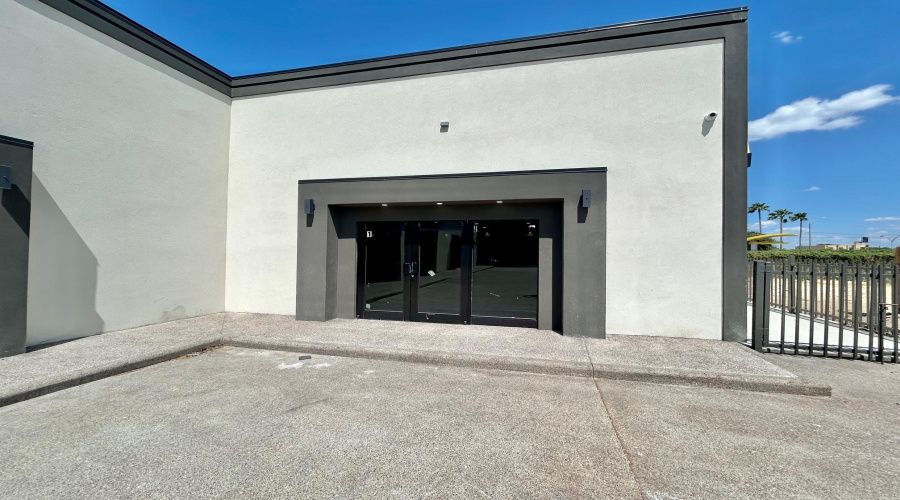 1113 San Bernardo Ave, Laredo, Texas 78040, 1 Room Rooms,2 BathroomsBathrooms,Commercial retail/office,For Rent,1113 San Bernardo Ave,20264066