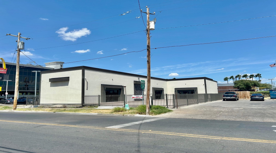 1113 San Bernardo Ave, Laredo, Texas 78040, 1 Room Rooms,2 BathroomsBathrooms,Commercial retail/office,For Rent,1113 San Bernardo Ave,20264066
