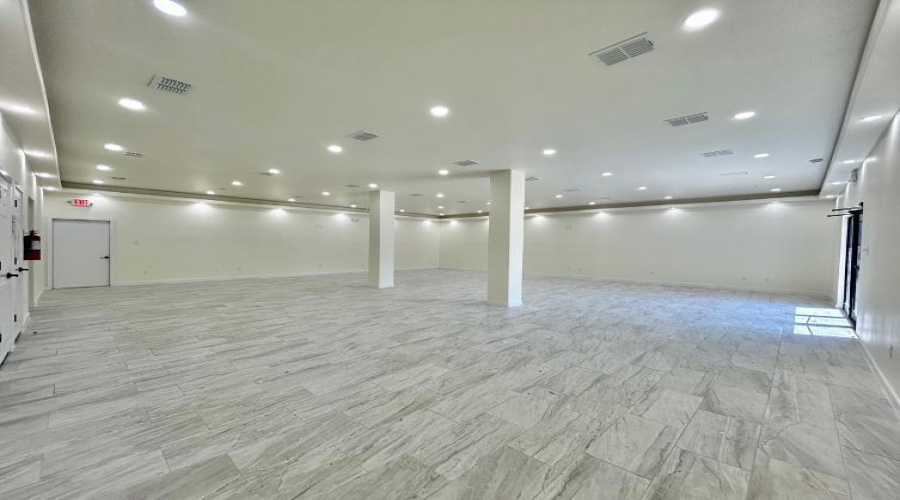 1113 San Bernardo Ave, Laredo, Texas 78040, 1 Room Rooms,2 BathroomsBathrooms,Commercial retail/office,For Rent,1113 San Bernardo Ave,20264066