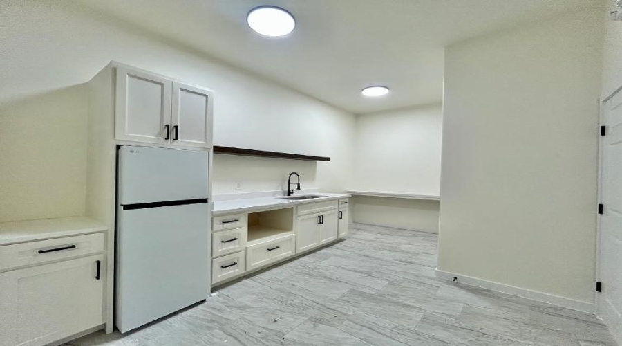 1113 San Bernardo Ave, Laredo, Texas 78040, 1 Room Rooms,2 BathroomsBathrooms,Commercial retail/office,For Rent,1113 San Bernardo Ave,20264066