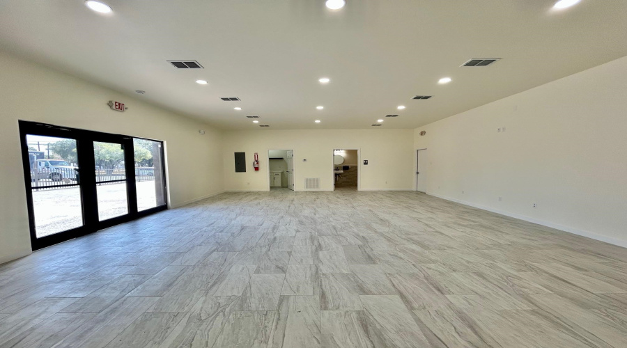 1113 San Bernardo Ave, Laredo, Texas 78040, 1 Room Rooms,1 BathroomBathrooms,Commercial retail/office,For Rent,1113 San Bernardo Ave,20264067