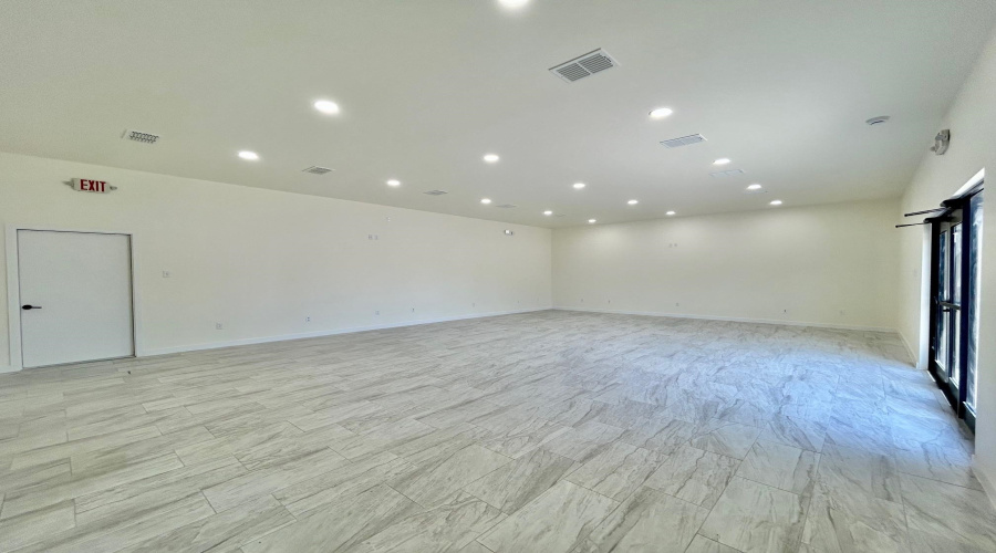 1113 San Bernardo Ave, Laredo, Texas 78040, 1 Room Rooms,1 BathroomBathrooms,Commercial retail/office,For Rent,1113 San Bernardo Ave,20264067