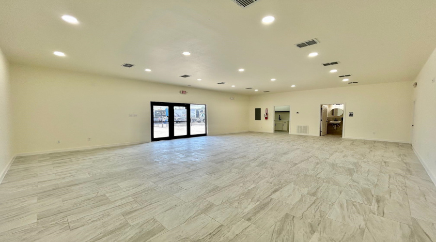 1113 San Bernardo Ave, Laredo, Texas 78040, 1 Room Rooms,1 BathroomBathrooms,Commercial retail/office,For Rent,1113 San Bernardo Ave,20264067