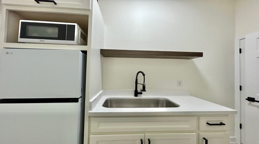 1113 San Bernardo Ave, Laredo, Texas 78040, 1 Room Rooms,1 BathroomBathrooms,Commercial retail/office,For Rent,1113 San Bernardo Ave,20264067