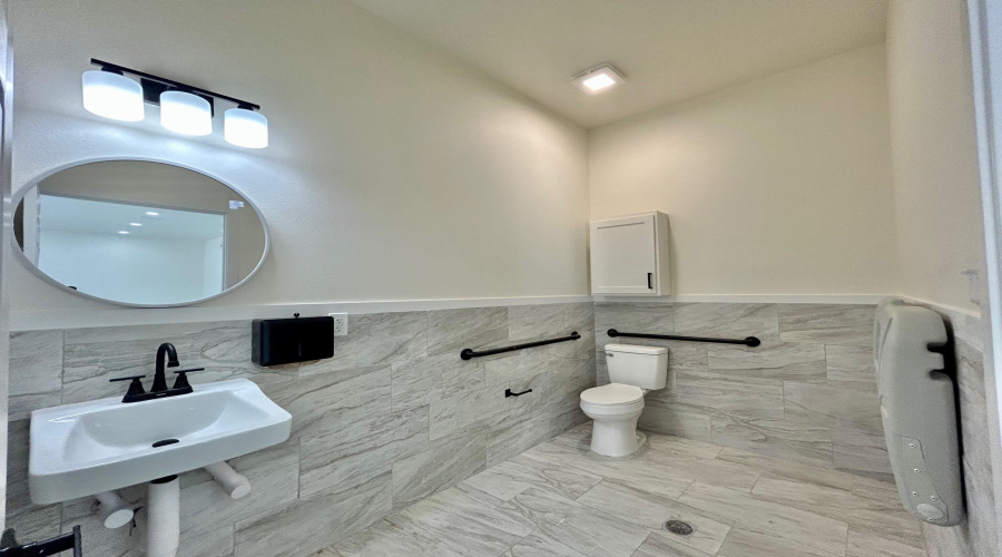 1113 San Bernardo Ave, Laredo, Texas 78040, 1 Room Rooms,1 BathroomBathrooms,Commercial retail/office,For Rent,1113 San Bernardo Ave,20264067