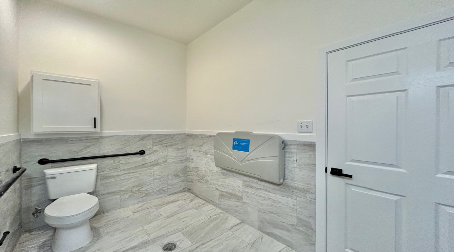 1113 San Bernardo Ave, Laredo, Texas 78040, 1 Room Rooms,1 BathroomBathrooms,Commercial retail/office,For Rent,1113 San Bernardo Ave,20264067
