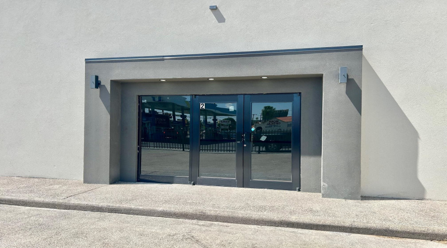 1113 San Bernardo Ave, Laredo, Texas 78040, 1 Room Rooms,1 BathroomBathrooms,Commercial retail/office,For Rent,1113 San Bernardo Ave,20264067