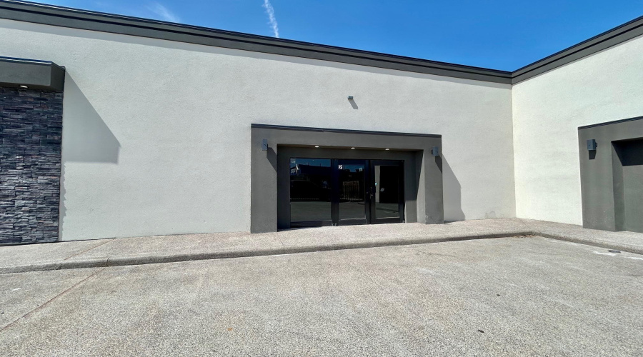 1113 San Bernardo Ave, Laredo, Texas 78040, 1 Room Rooms,1 BathroomBathrooms,Commercial retail/office,For Rent,1113 San Bernardo Ave,20264067