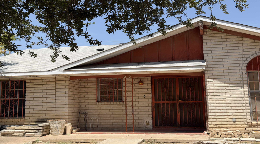 212 Maguey Dr, Laredo, Texas 78041, 4 Bedrooms Bedrooms, 5 Rooms Rooms,1 BathroomBathrooms,Residential,For Sale,212 Maguey Dr,20264065