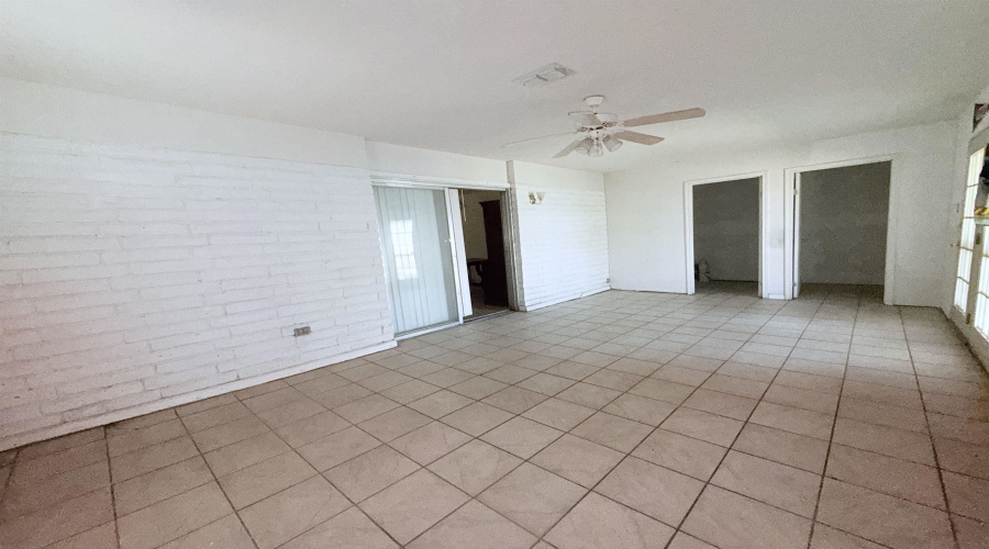 212 Maguey Dr, Laredo, Texas 78041, 4 Bedrooms Bedrooms, 5 Rooms Rooms,1 BathroomBathrooms,Residential,For Sale,212 Maguey Dr,20264065