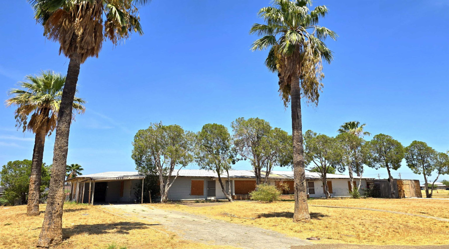 600 A&B Cherry Hill Dr, Laredo, Texas 78041, 6 Bedrooms Bedrooms, 8 Rooms Rooms,4 BathroomsBathrooms,Residential,For Sale,600 A&B Cherry Hill Dr,20264068