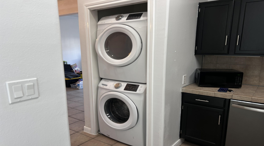 2445 Monarch Dr, Laredo, Texas 78045-4265, 4 Bedrooms Bedrooms, 6 Rooms Rooms,2 BathroomsBathrooms,Residential,For Sale,2445 Monarch Dr,20264070
