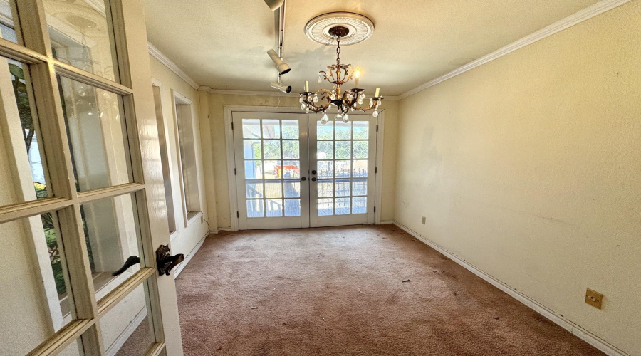 1014 Chacon St, Laredo, Texas 78040, 4 Bedrooms Bedrooms, 7 Rooms Rooms,3 BathroomsBathrooms,Residential,For Sale,1014 Chacon St,20264071