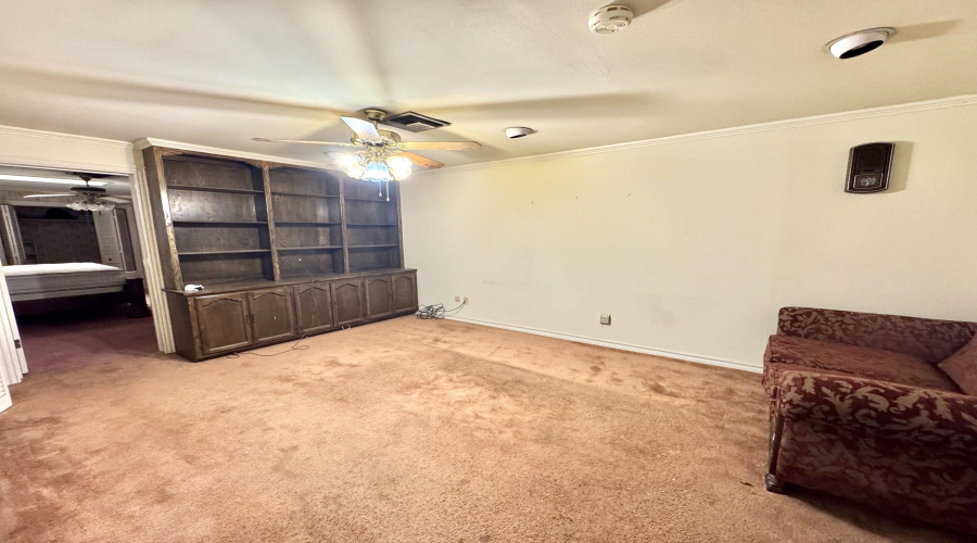 1014 Chacon St, Laredo, Texas 78040, 4 Bedrooms Bedrooms, 7 Rooms Rooms,3 BathroomsBathrooms,Residential,For Sale,1014 Chacon St,20264071