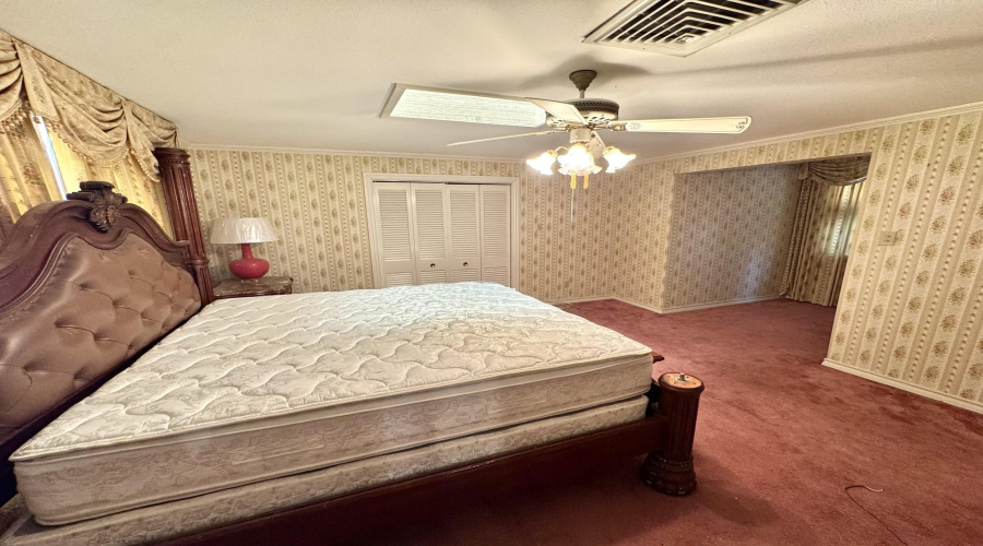 1014 Chacon St, Laredo, Texas 78040, 4 Bedrooms Bedrooms, 7 Rooms Rooms,3 BathroomsBathrooms,Residential,For Sale,1014 Chacon St,20264071