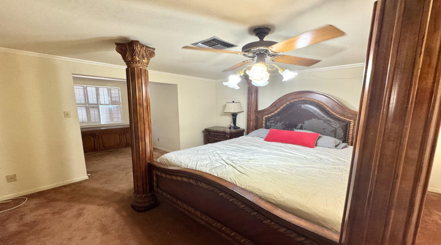 1014 Chacon St, Laredo, Texas 78040, 4 Bedrooms Bedrooms, 7 Rooms Rooms,3 BathroomsBathrooms,Residential,For Sale,1014 Chacon St,20264071