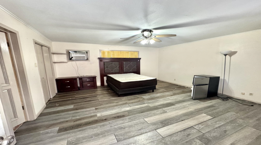 1014 Chacon St, Laredo, Texas 78040, 4 Bedrooms Bedrooms, 7 Rooms Rooms,3 BathroomsBathrooms,Residential,For Sale,1014 Chacon St,20264071