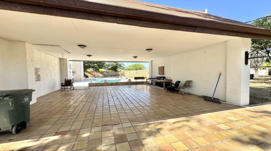 1014 Chacon St, Laredo, Texas 78040, 4 Bedrooms Bedrooms, 7 Rooms Rooms,3 BathroomsBathrooms,Residential,For Sale,1014 Chacon St,20264071
