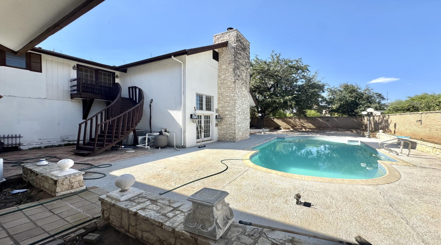 1014 Chacon St, Laredo, Texas 78040, 4 Bedrooms Bedrooms, 7 Rooms Rooms,3 BathroomsBathrooms,Residential,For Sale,1014 Chacon St,20264071