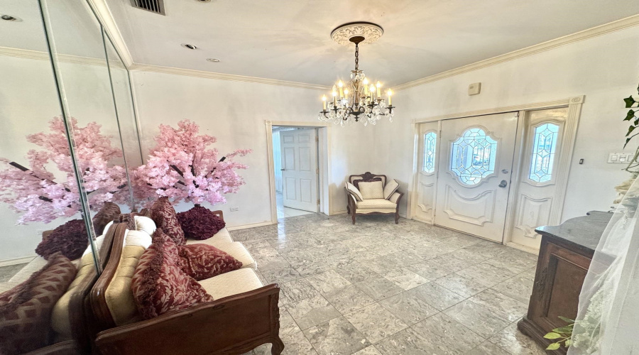 1014 Chacon St, Laredo, Texas 78040, 4 Bedrooms Bedrooms, 7 Rooms Rooms,3 BathroomsBathrooms,Residential,For Sale,1014 Chacon St,20264071