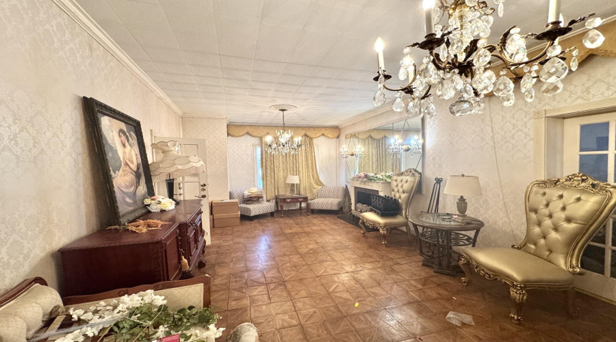 1014 Chacon St, Laredo, Texas 78040, 4 Bedrooms Bedrooms, 7 Rooms Rooms,3 BathroomsBathrooms,Residential,For Sale,1014 Chacon St,20264071