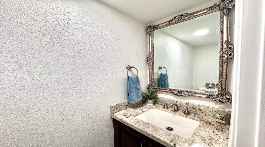 320 Merlin Rd, Laredo, Texas 78041, 5 Bedrooms Bedrooms, 12 Rooms Rooms,4 BathroomsBathrooms,Residential,For Sale,320 Merlin Rd,20264072