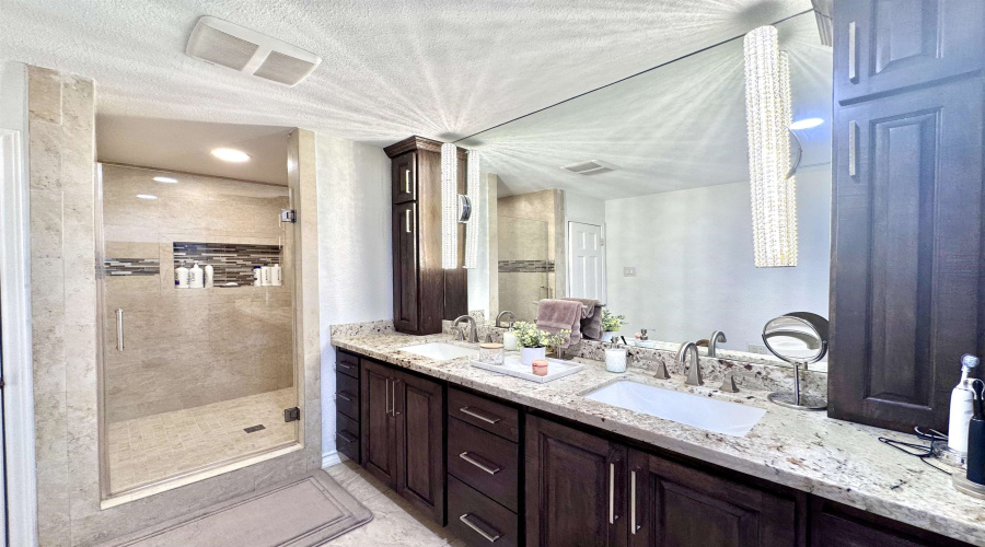 320 Merlin Rd, Laredo, Texas 78041, 5 Bedrooms Bedrooms, 12 Rooms Rooms,4 BathroomsBathrooms,Residential,For Sale,320 Merlin Rd,20264072
