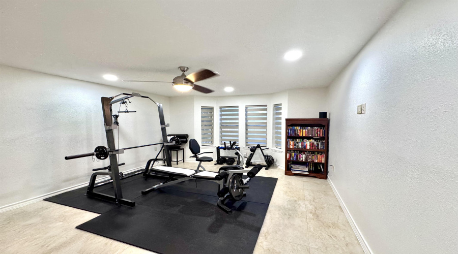 320 Merlin Rd, Laredo, Texas 78041, 5 Bedrooms Bedrooms, 12 Rooms Rooms,4 BathroomsBathrooms,Residential,For Sale,320 Merlin Rd,20264072